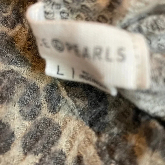 Peace and Pearls leopard print shirt, Size   L - Picture 4 of 5